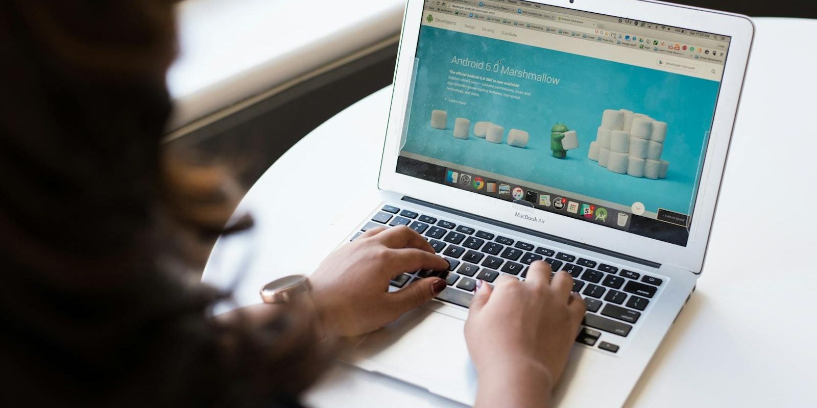 Creative and Amazing Online Marketing Websites Fulshear, TX 1 SEO expert optimizing a Sugar Land business website