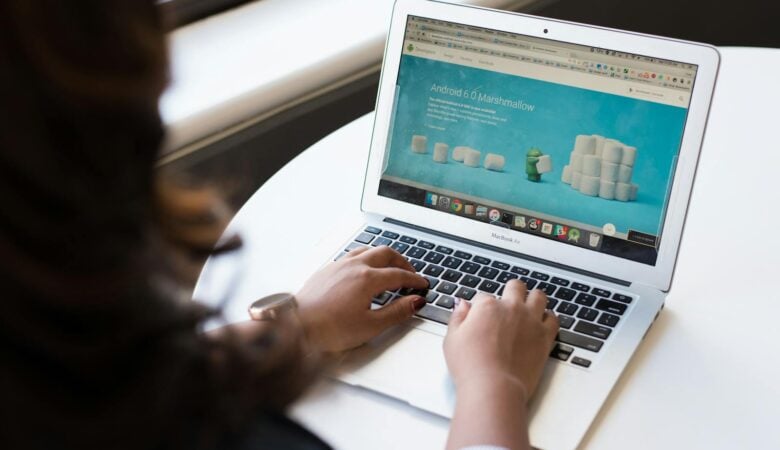 SEO expert optimizing a Sugar Land business website