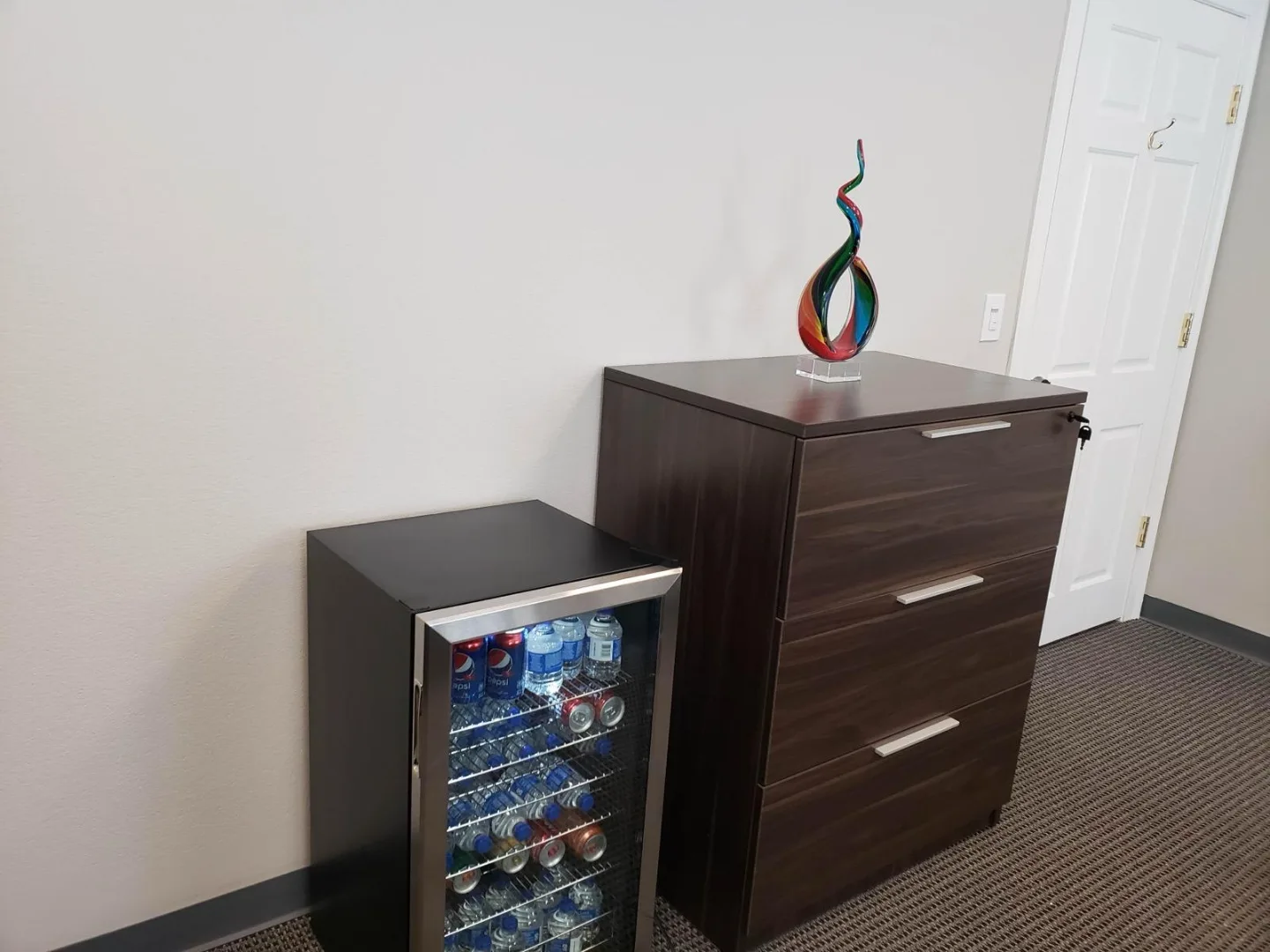 Break area and decor corner at the Actual SEO Media, Inc. Woodlands office